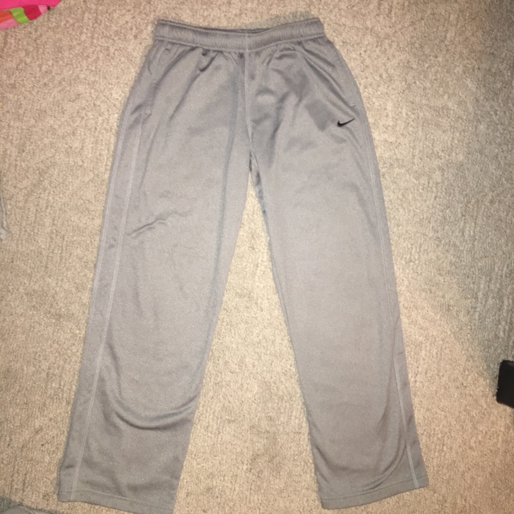 Gray Nike Therma Sweatpants